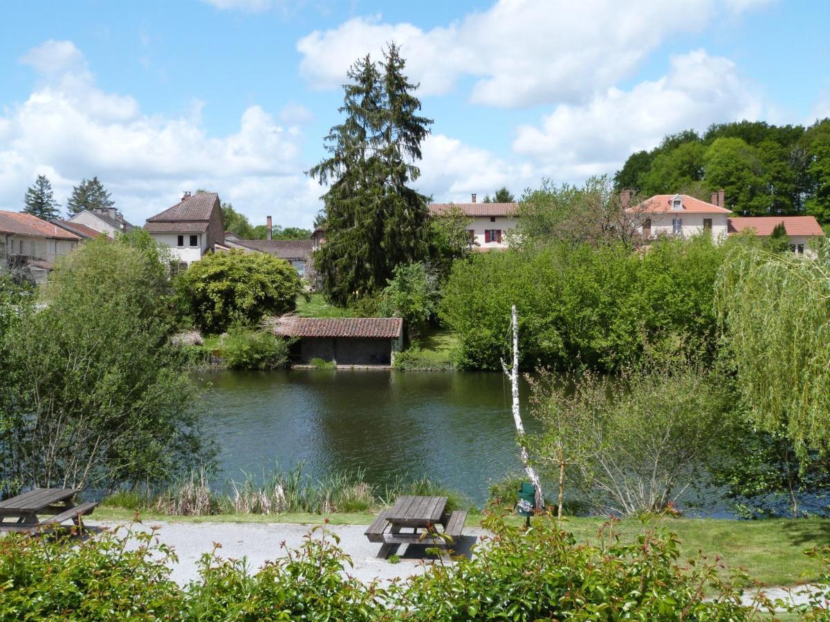 Lumineuse Maison: Nature View Retreat near Lake Saint-Pardoux  Exterior photo