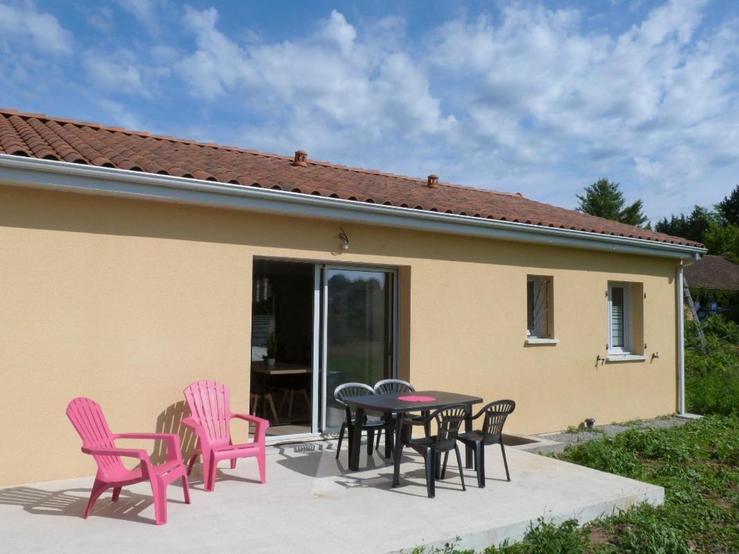 Lumineuse Maison: Nature View Retreat near Lake Saint-Pardoux  Exterior photo