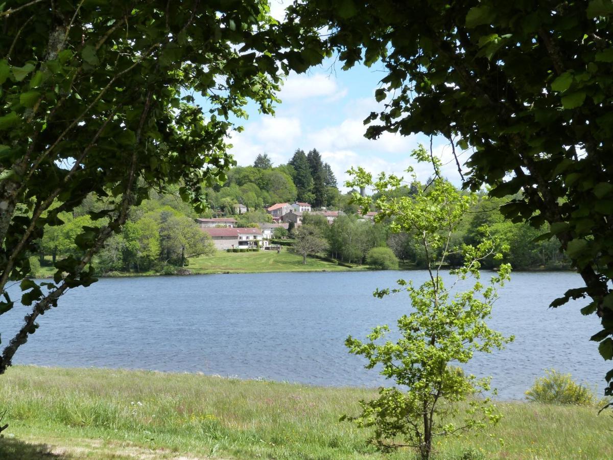 Lumineuse Maison: Nature View Retreat near Lake Saint-Pardoux  Exterior photo