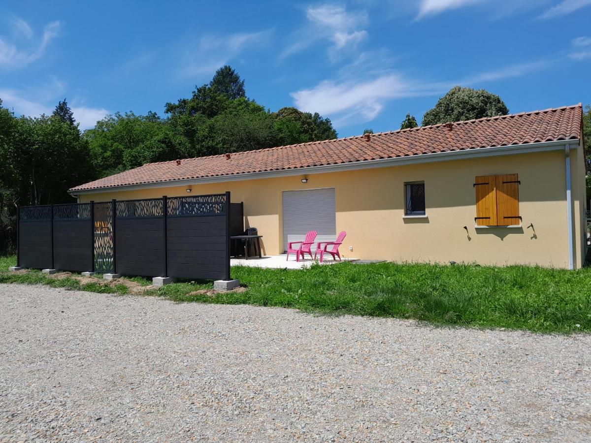 Lumineuse Maison: Nature View Retreat near Lake Saint-Pardoux  Exterior photo